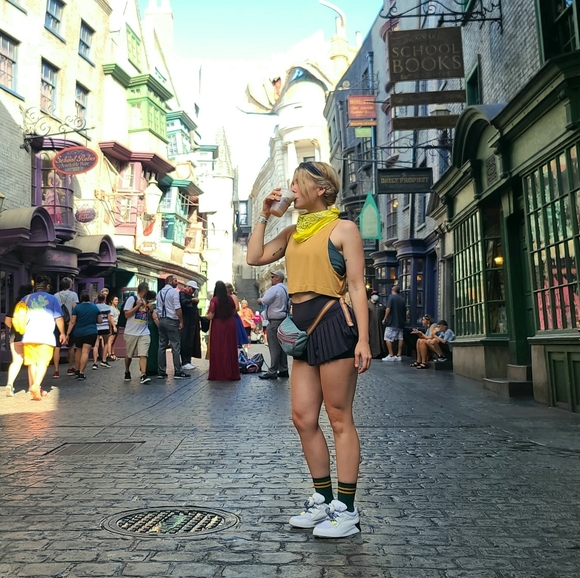 Meet your Posher, MK - Picture 1 of 1